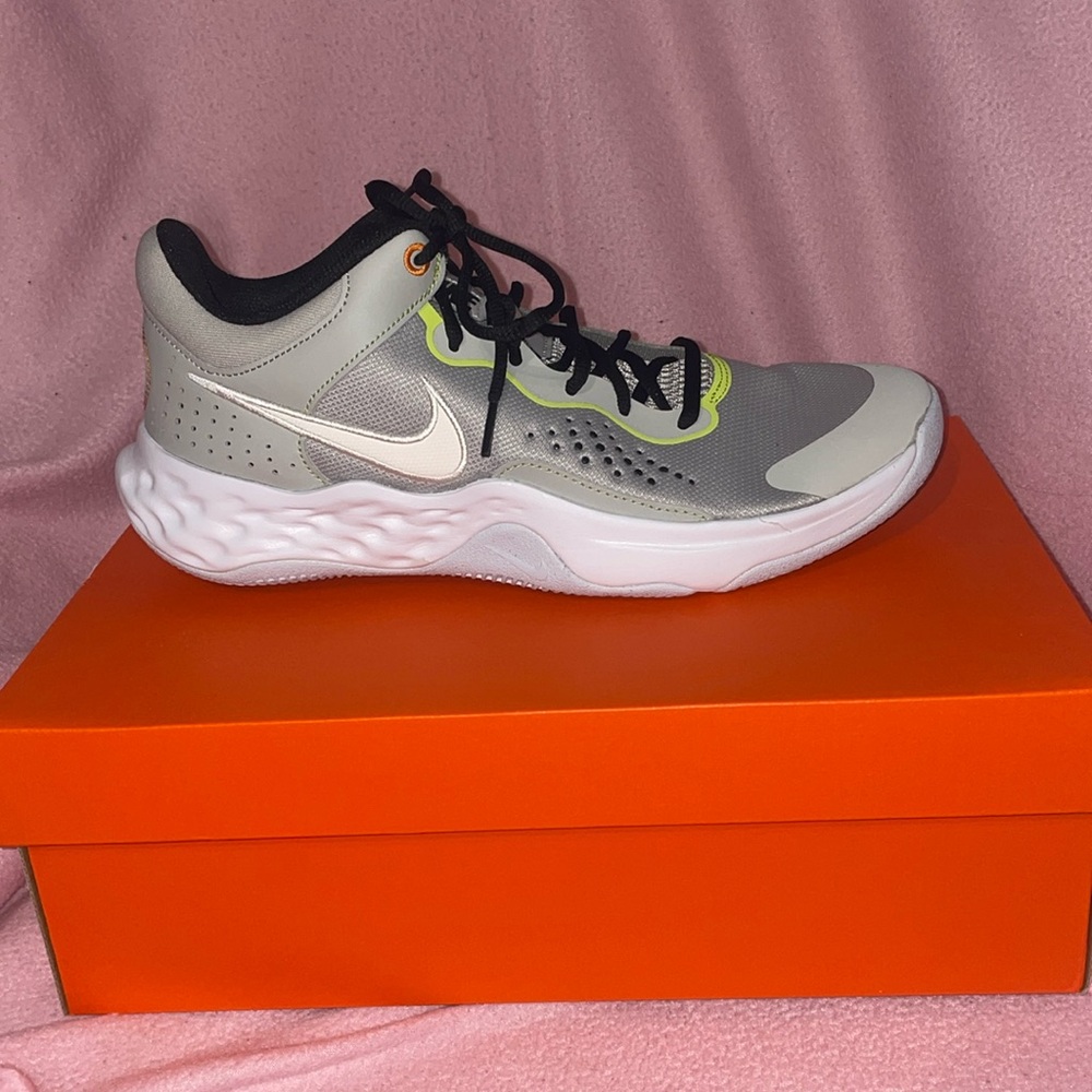 Brand New Nike Flyby Mid 3